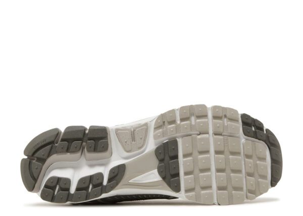 Nike Zoom Vomero 5 Iron Ore Flat Pewter - Image 4