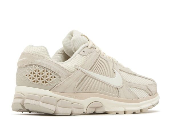 Nike Zoom Vomero 5 Light Orewood Brown - Image 3