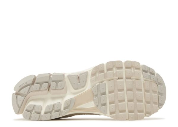 Nike Zoom Vomero 5 Light Orewood Brown - Image 4