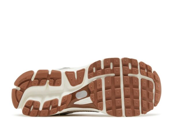 Nike Zoom Vomero 5 Light Orewood Brown - Image 4