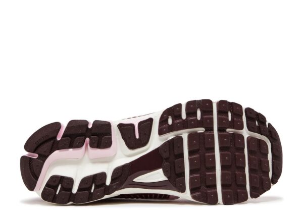 Nike Zoom Vomero 5 Pink Foam Team Red - Image 4