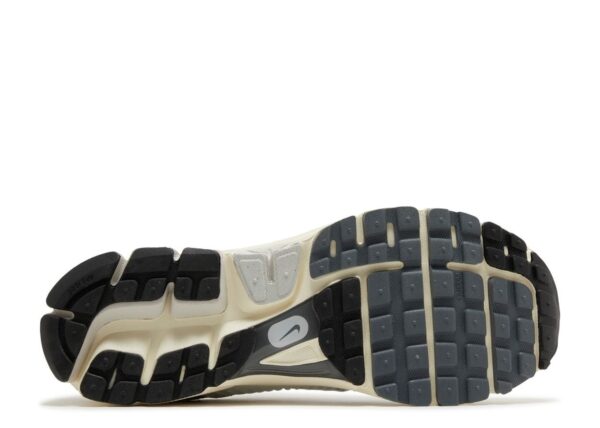 Nike Zoom Vomero 5 Platinum Tint - Image 4