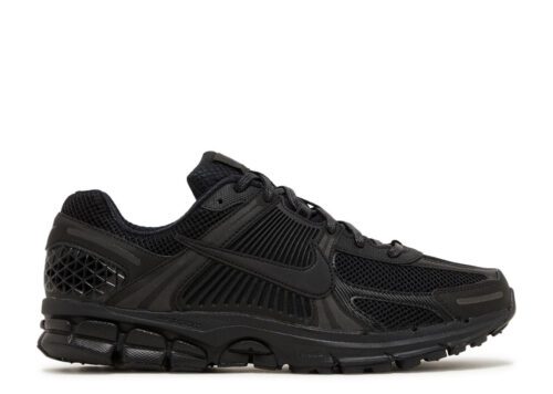 nike-zoom-vomero-5-triple-black-1.jpg