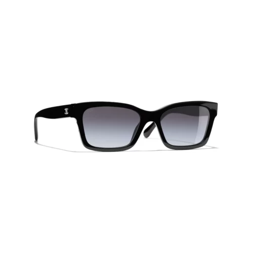 Square Sunglasses - Black. Lenses: Grey, Polarized, Gradient